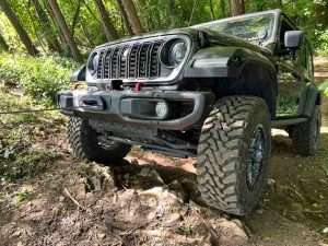 RED Winches Nomad on jeep